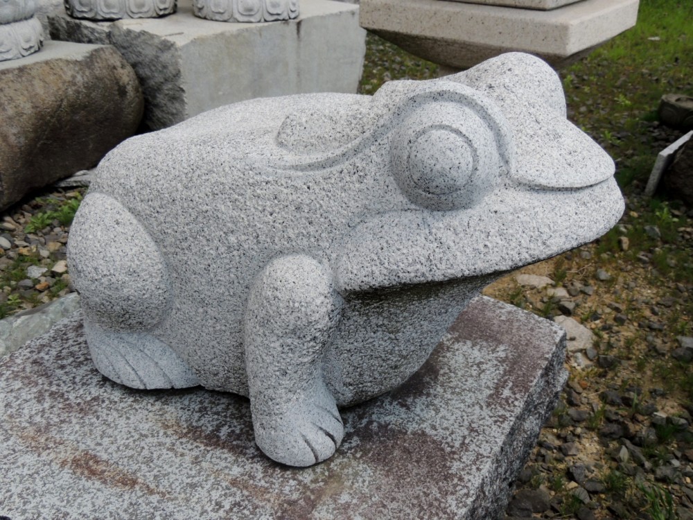 大特価!! 山岸石材 通販かえる 白御影 ２尺 無事蛙石材彫刻品 カエルのストーン置物 石製品